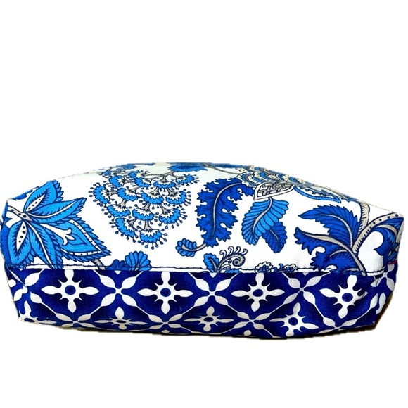 Estee Lauder Blue Flower Printed Cosmetic Makeup Bag ( 2 Side Look), NWOT - Picture 5 of 8